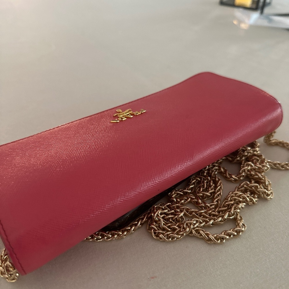 Gold chain for clutch